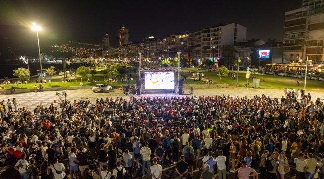 Filenin Sultanları'na İzmir'den tam destek