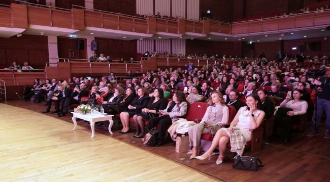 İzmir İmajının Arkasında Kadınlar Var